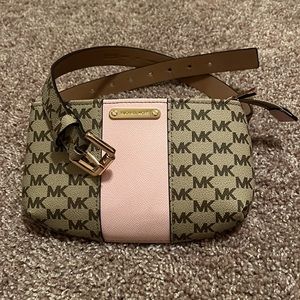 💖Michael Kors Pink & Tan Belt Bag💖